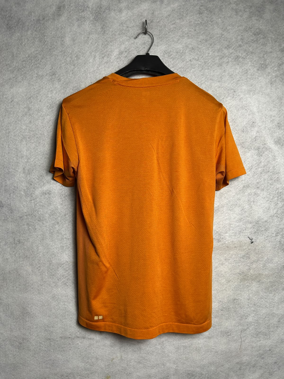 UNIQLO Orange Round Neck - Medium