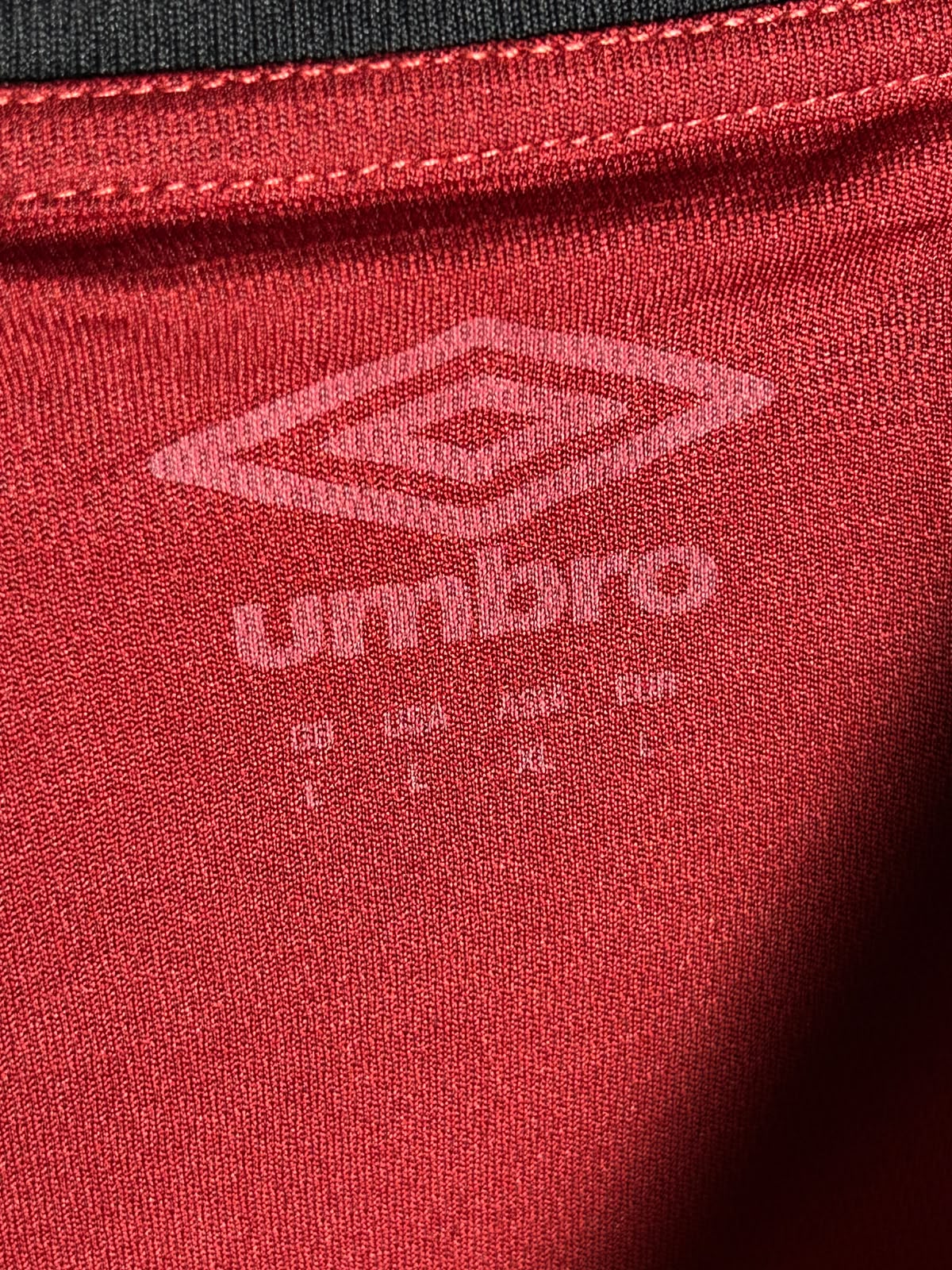 Umbro Black Round Neck - Large