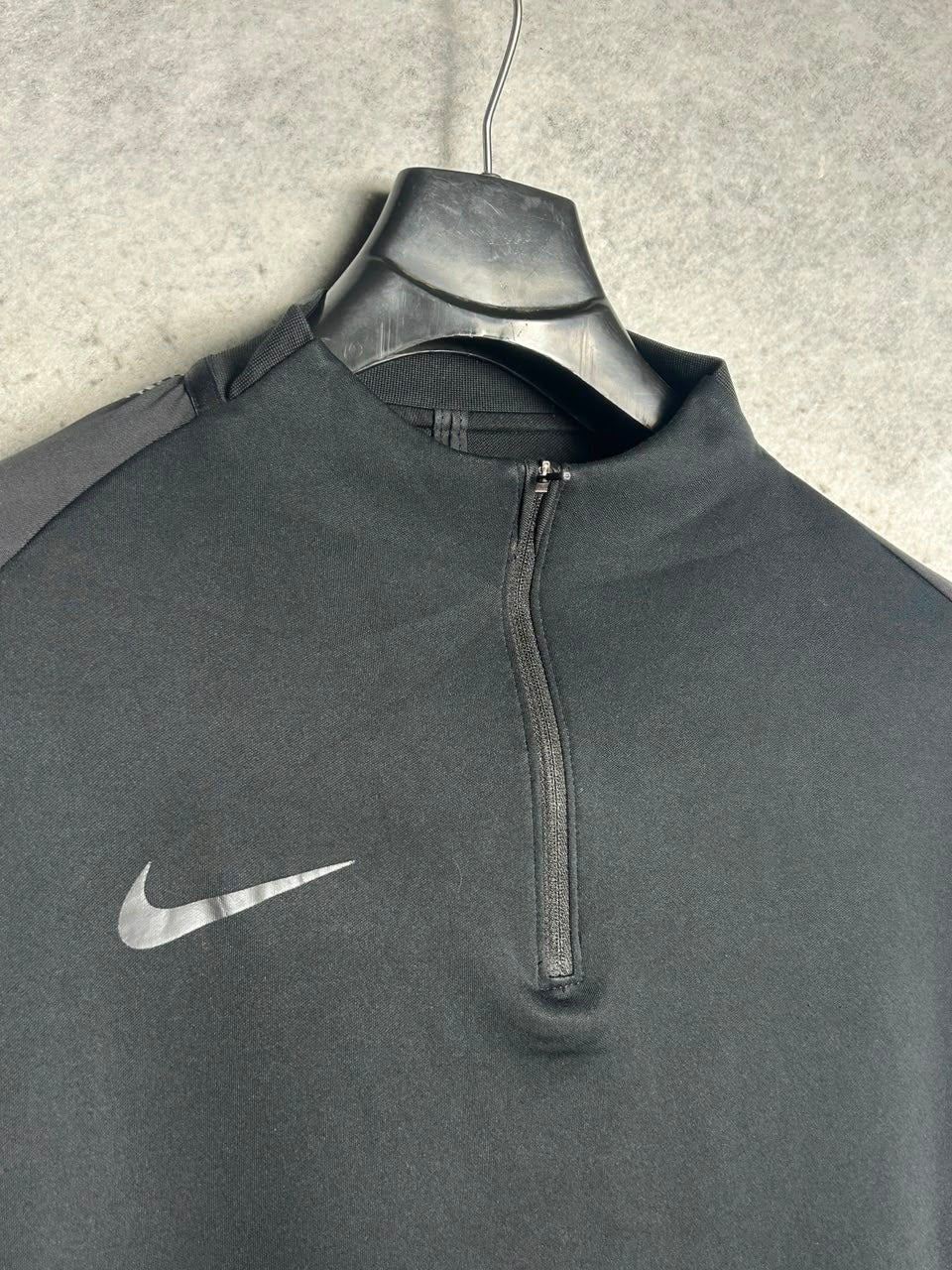 Nike Black Full Sleeves Half Zip - Large
