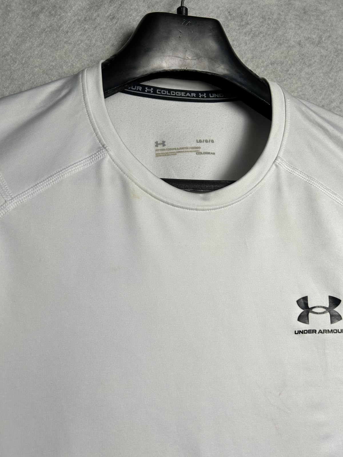 Under Armour Cold Gear White Fitted Round Neck Full Sleeves - Large