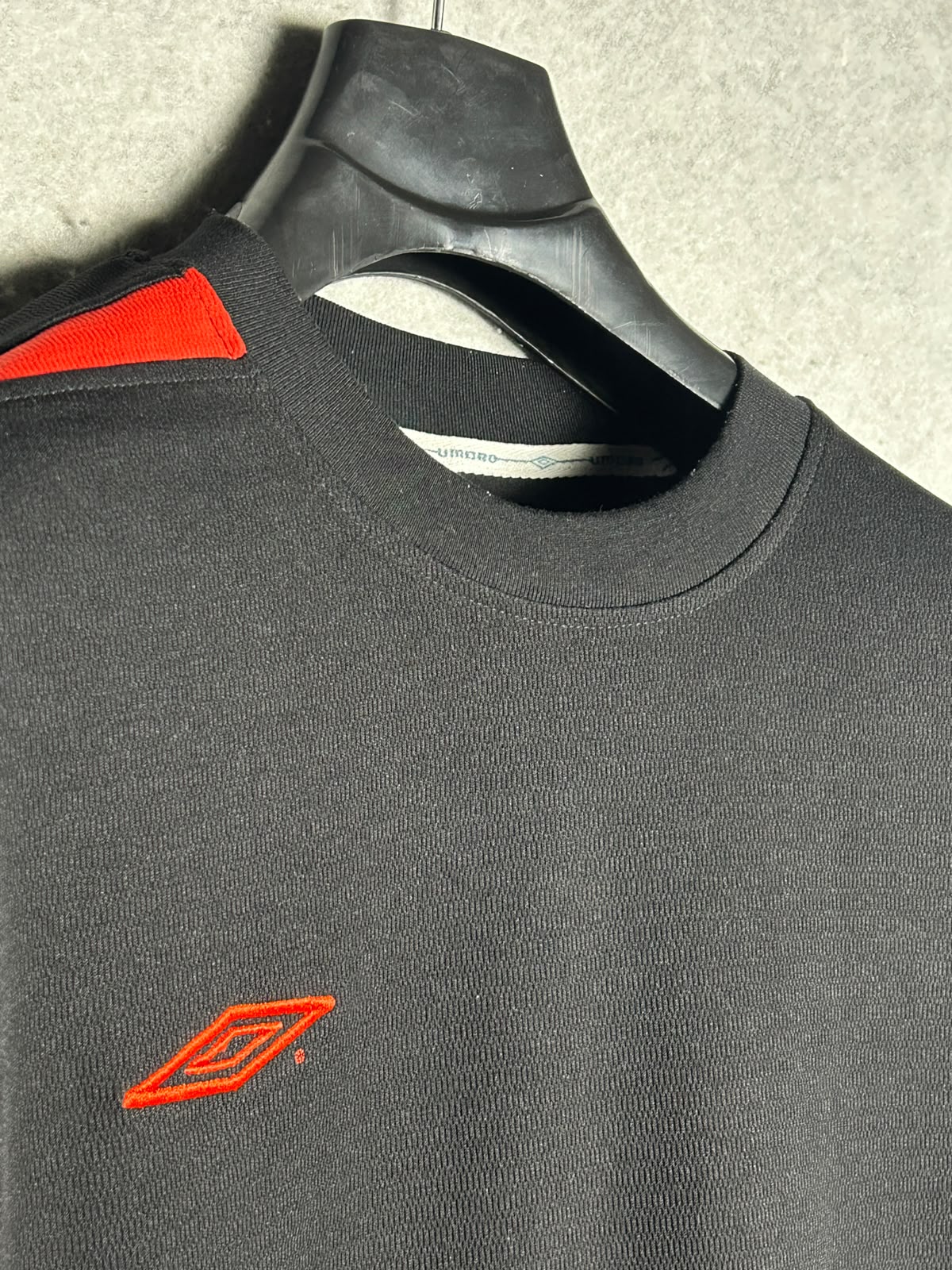 Umbro Black Round Neck - XL