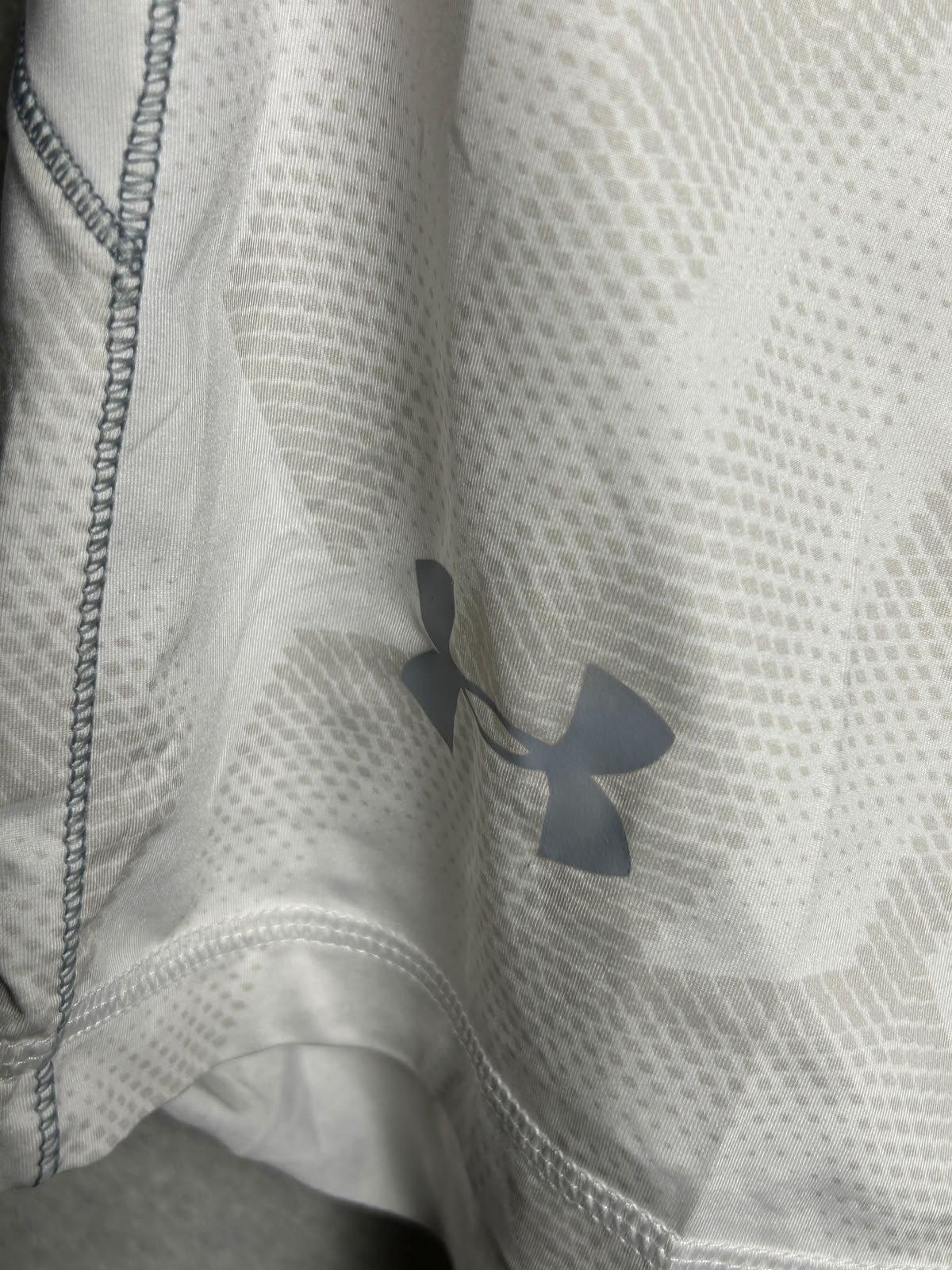 Under Armour White Loose - Large