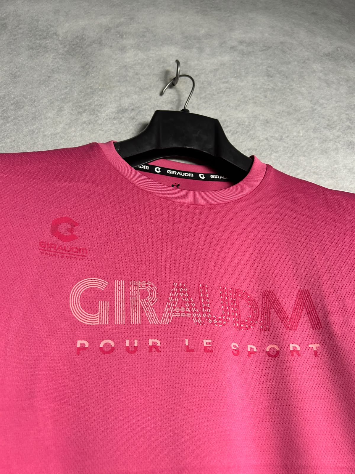 Giraudm Round Neck - Medium